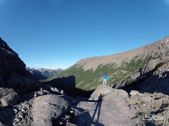 Com a Rowan no final da tarde, retornando da Laguna Témpanos para o refúgio San Martín, região de Bariloche, na Argentina